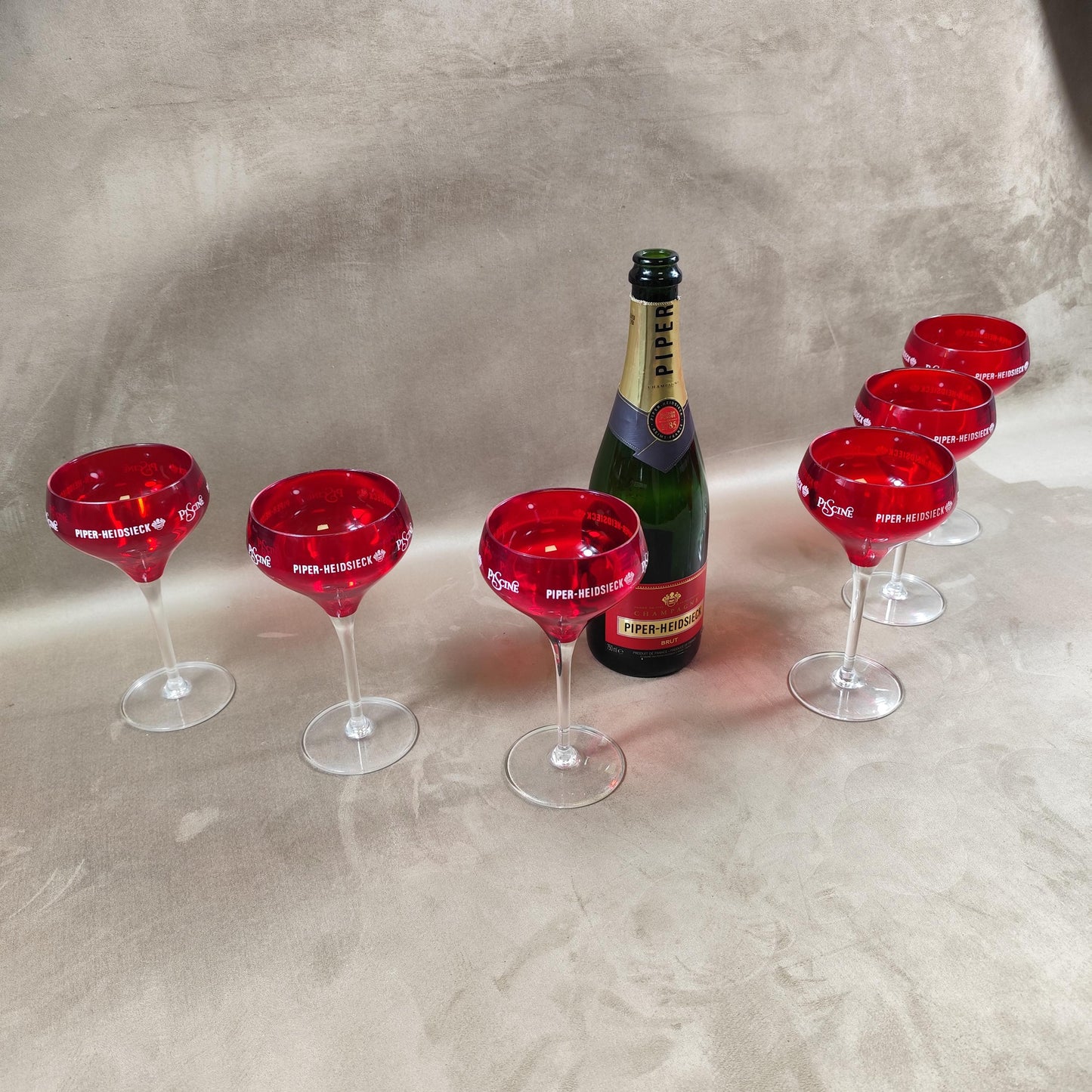 Lot de 6 flûtes piscine à Champagne Piper-Heidsieck en Plexiglas rouge Made in France Vintage 1980