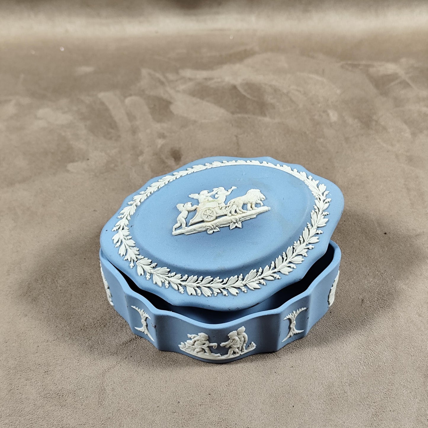 Petite boite à savon Jaspeware en biscuit bleu Wedgwood Made in England Vintage 1970