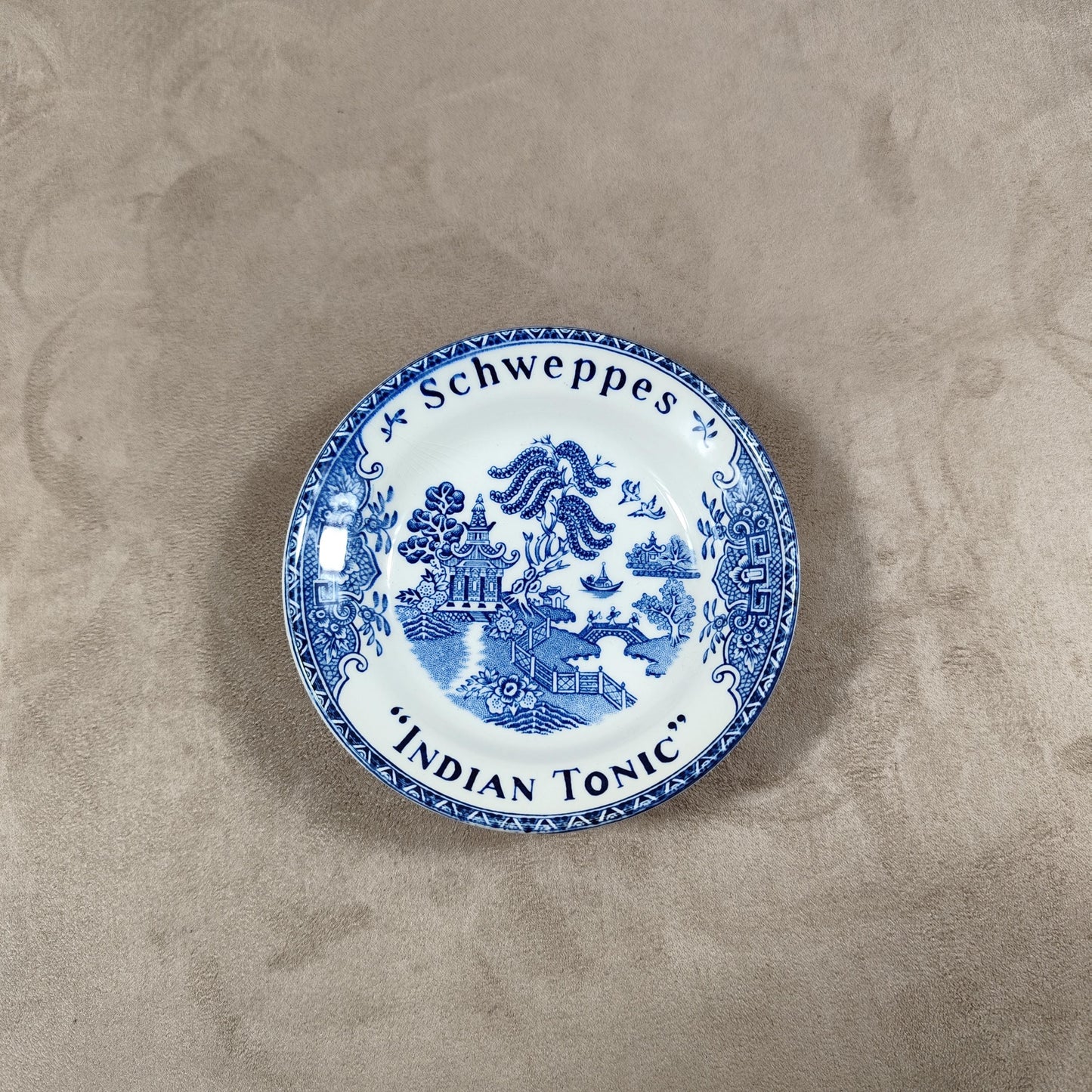 Coupelle, cendrier, vide poche Schweppes Indian Tonic en faïence Made in France Vintage 1970