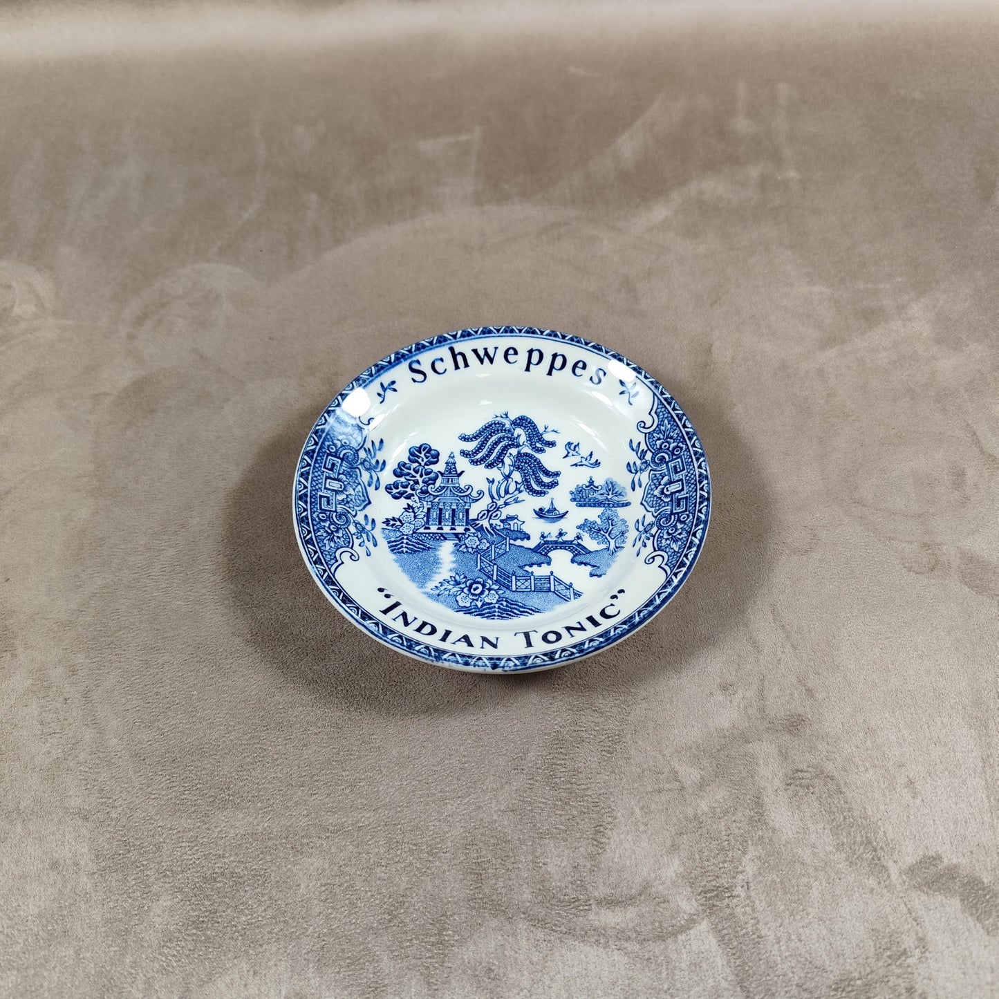 Coupelle, cendrier, vide poche Schweppes Indian Tonic en faïence Made in France Vintage 1970