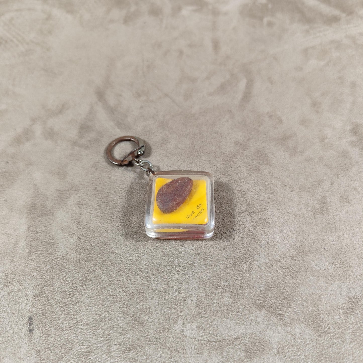 Porte clés Publicitaire Chocolat Poulain avec une vraie fève de cacao Made in France Vintage 1970