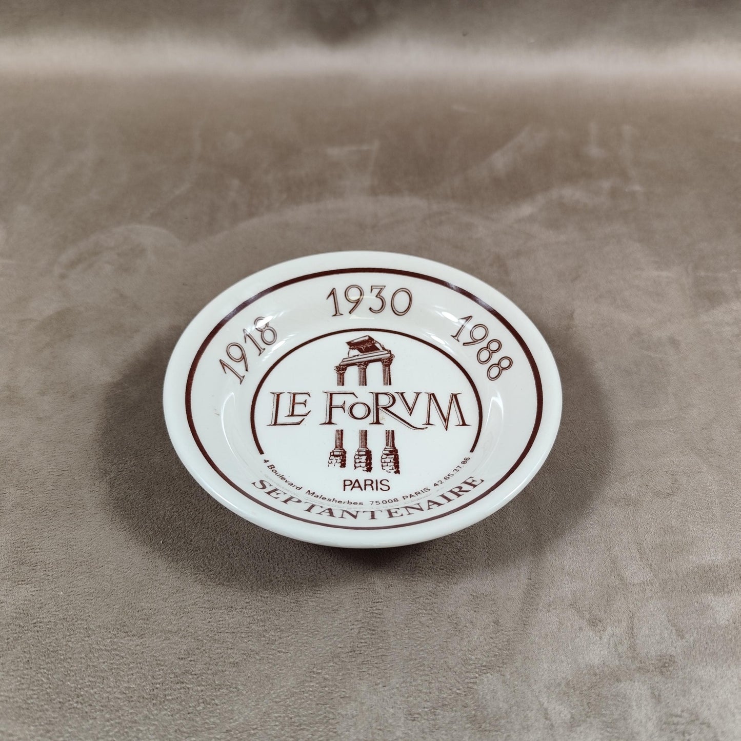 Cendrier Publicitaire Le Forum Forvm Septantenaire en faience Made in France Vintage 1980
