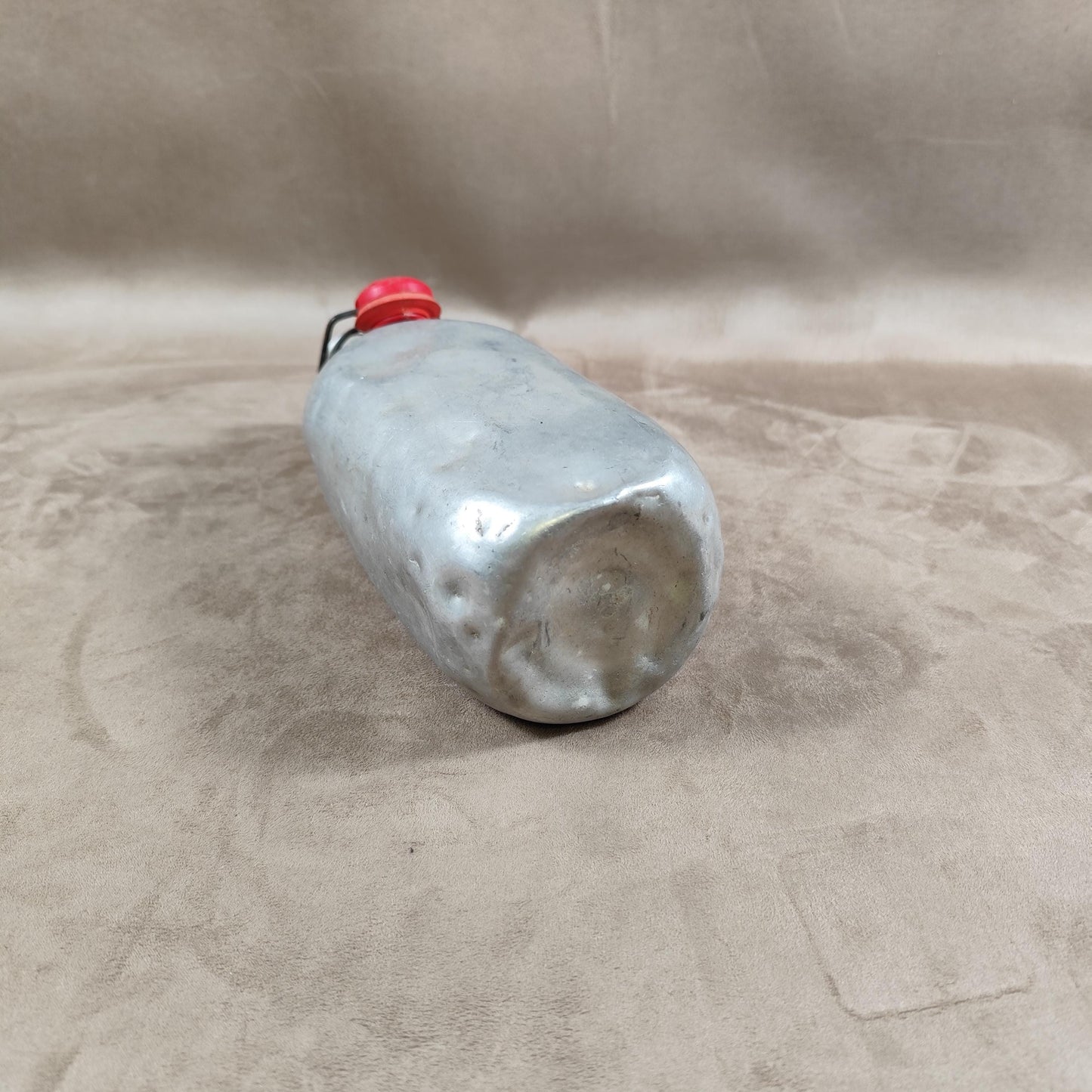 Gourde avec bouchon mécanique en aluminium Made in France Vintage 1960