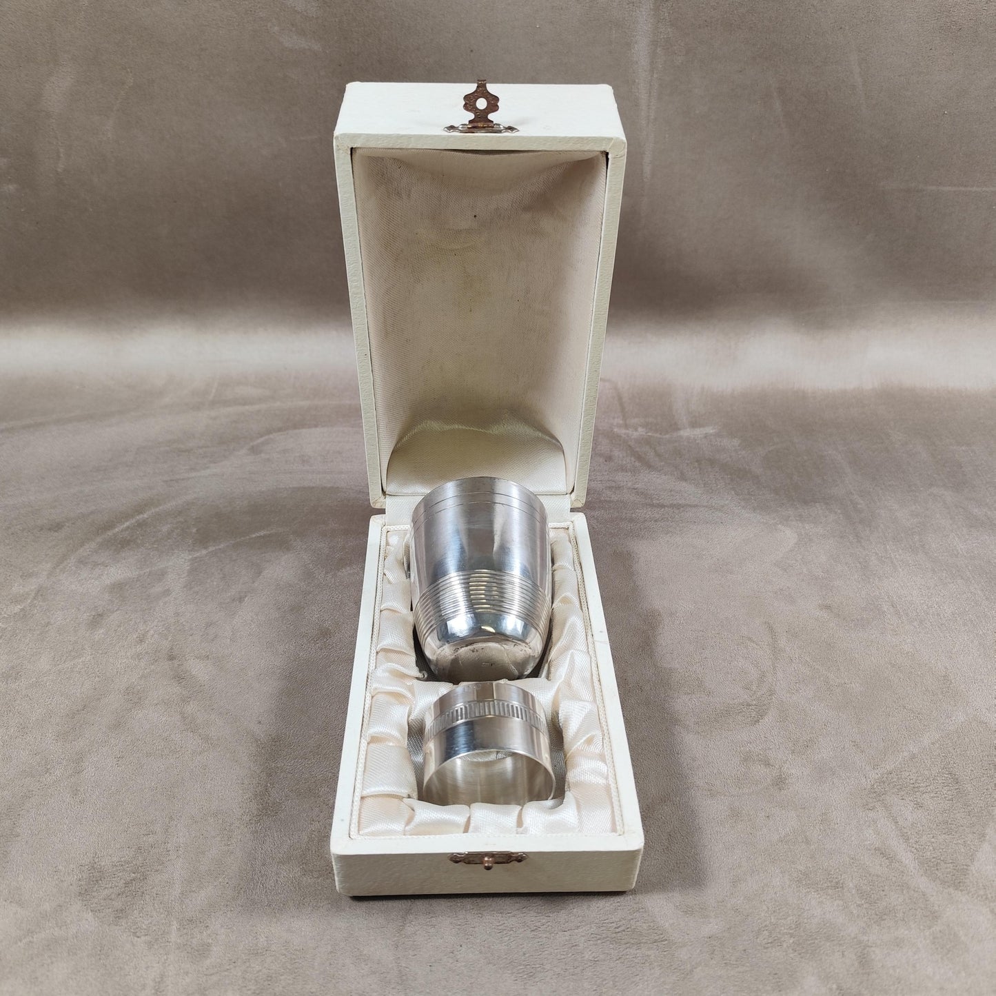 Ecrin Timbale de baptêmes et rond de serviette en métal argenté Made in France Vintage 1970