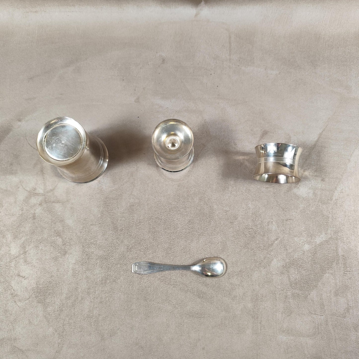 Ecrin Timbale de baptêmes, coquetier, cuillère rond de serviette en métal argenté Poinçon d'orfèvre Made in France Vintage 1900