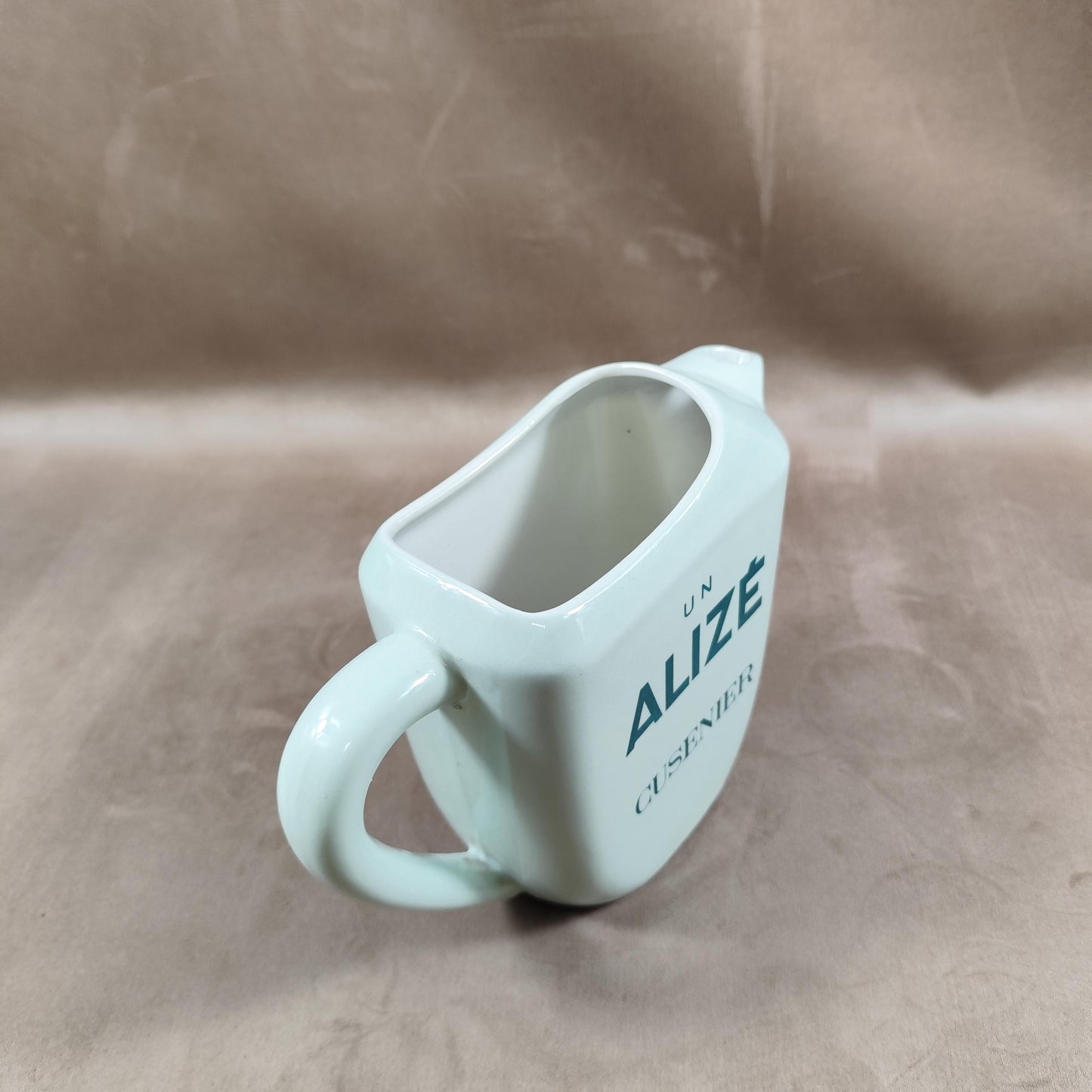 Cruche publicitaire Alizé CUSENIER en faience Made in France Vintage 1970