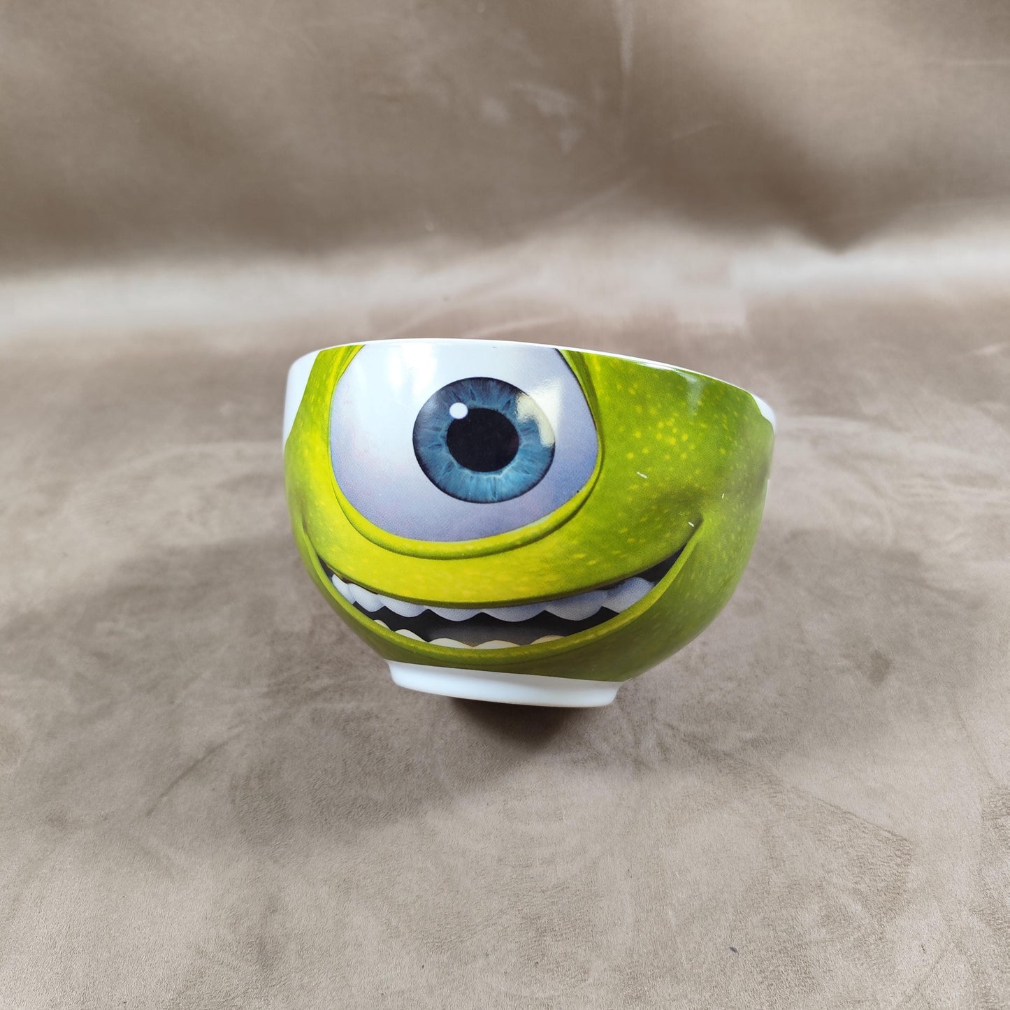 Bol en faience à décor de Bob Razowski de Monstre et Cie Produit Officiel Années 2000