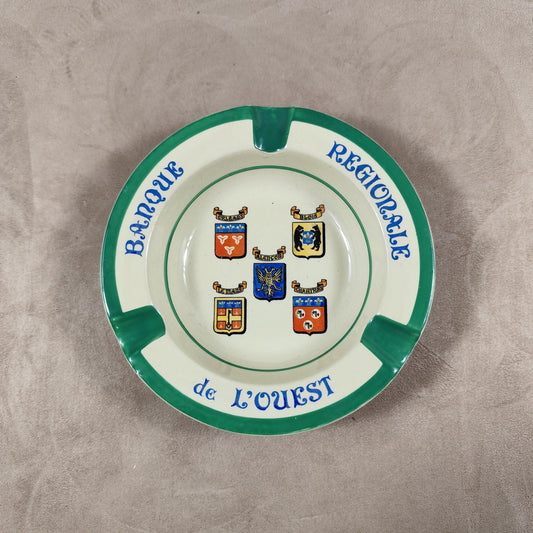 Cendrier en faience de Gien à décor des banques régionales de l'ouest de la France 1950
