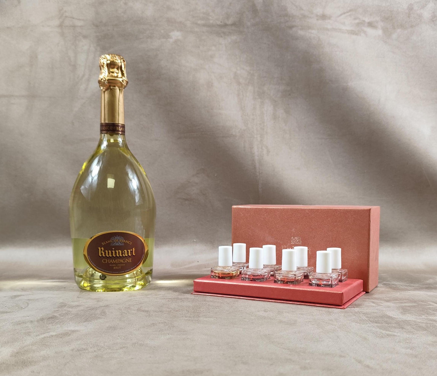 RARE Coffret Olfactif Ruinart complet comprenant 8 flacons de parfums Made in France