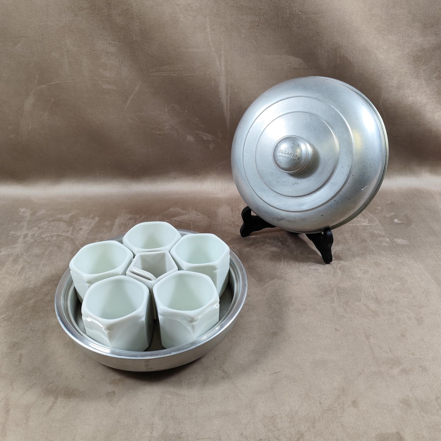 RARE Yaourtière YALACTA en aluminium avec 5 pots pour yaourt et 1 pot à ferment vintage made in France 1950