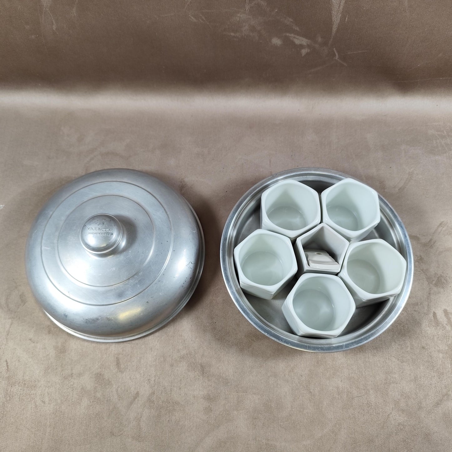 RARE Yaourtière YALACTA en aluminium avec 5 pots pour yaourt et 1 pot à ferment vintage made in France 1950