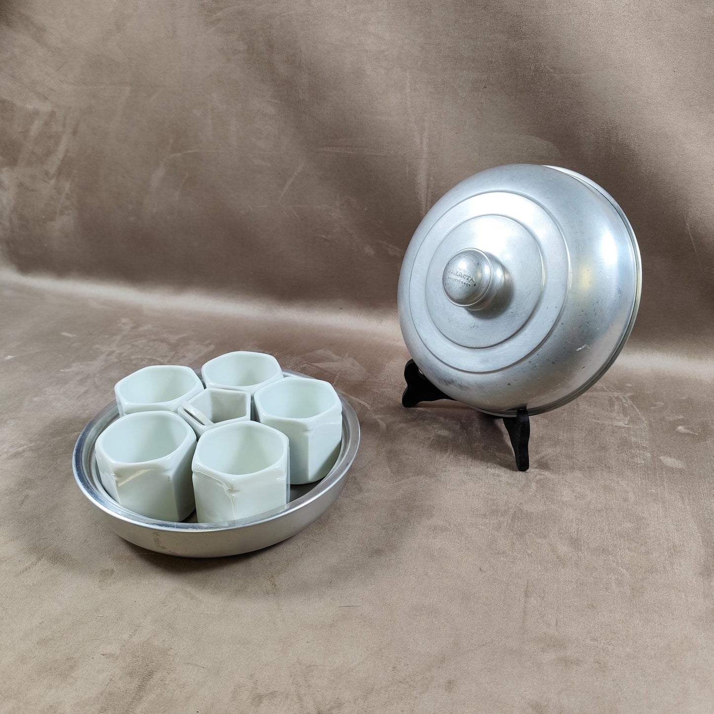 RARE Yaourtière YALACTA en aluminium avec 5 pots pour yaourt et 1 pot à ferment vintage made in France 1950