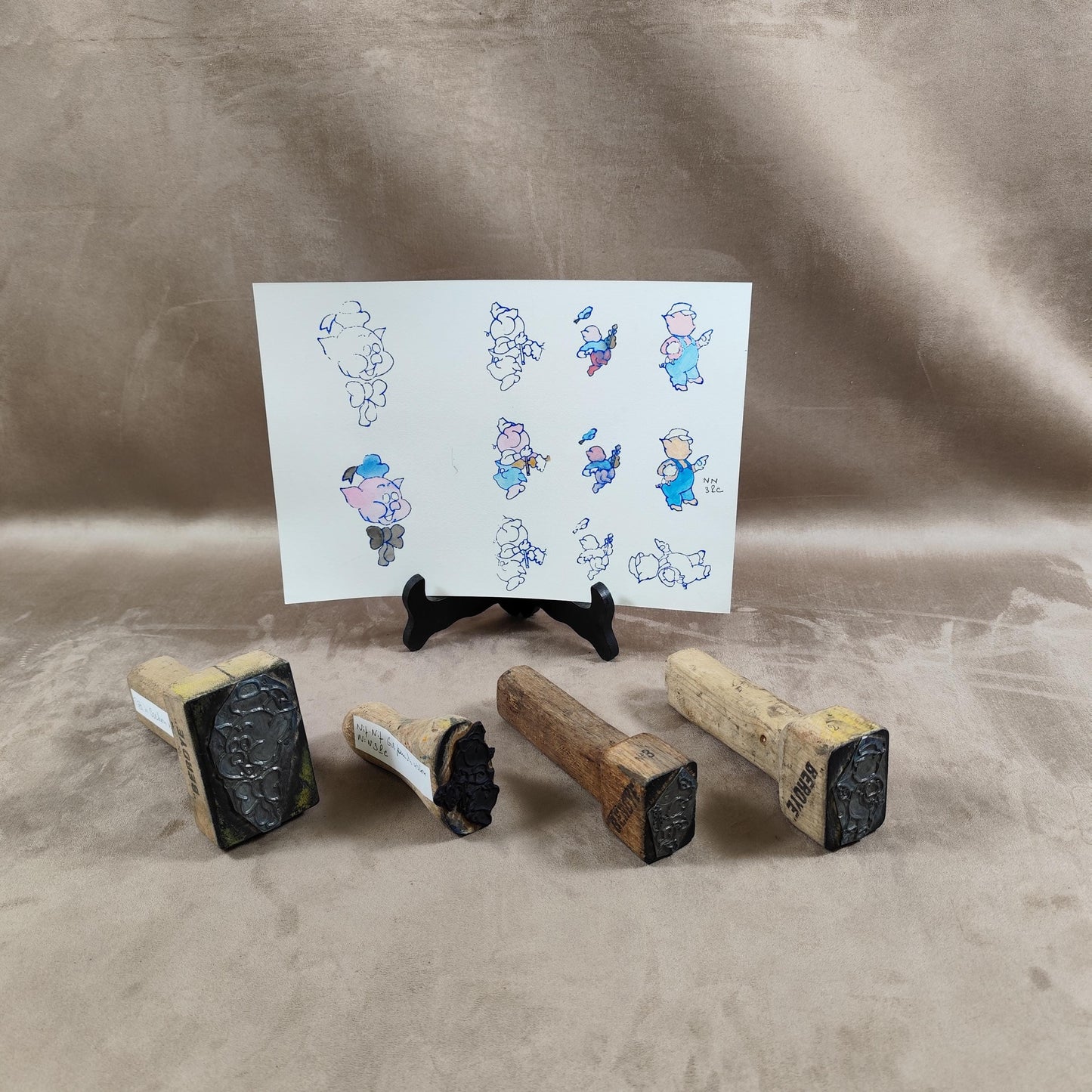 RARE Lot de 4 tampons Walt Disney par BEROYE en bois et métal en forme des 3 petits cochons Made in France Vintage 1950