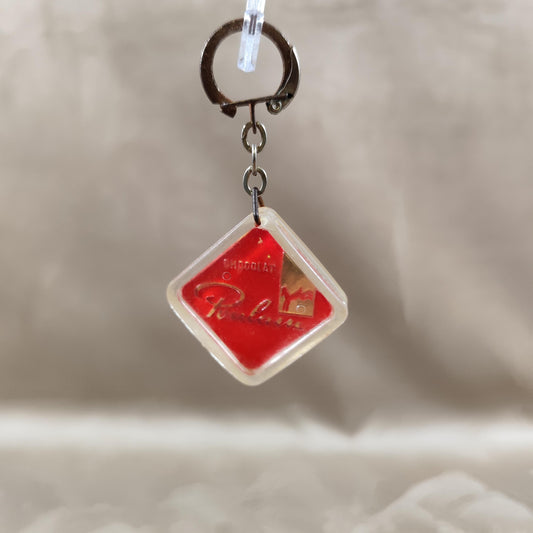 Porte clés Publicitaire Chocolat Poulain avec une vraie fève de cacao Made in France Vintage 1970