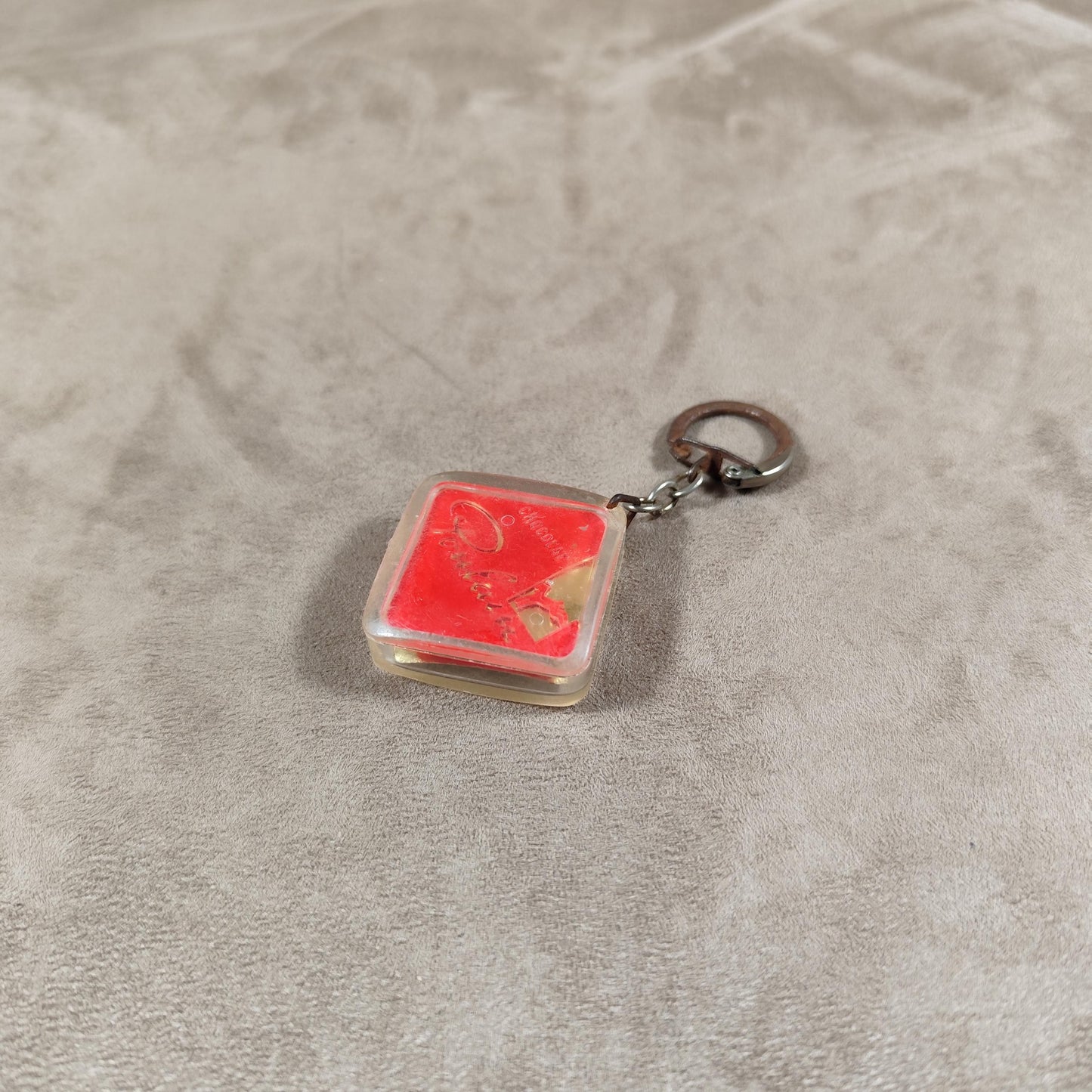 Porte clés Publicitaire Chocolat Poulain avec une vraie fève de cacao Made in France Vintage 1970