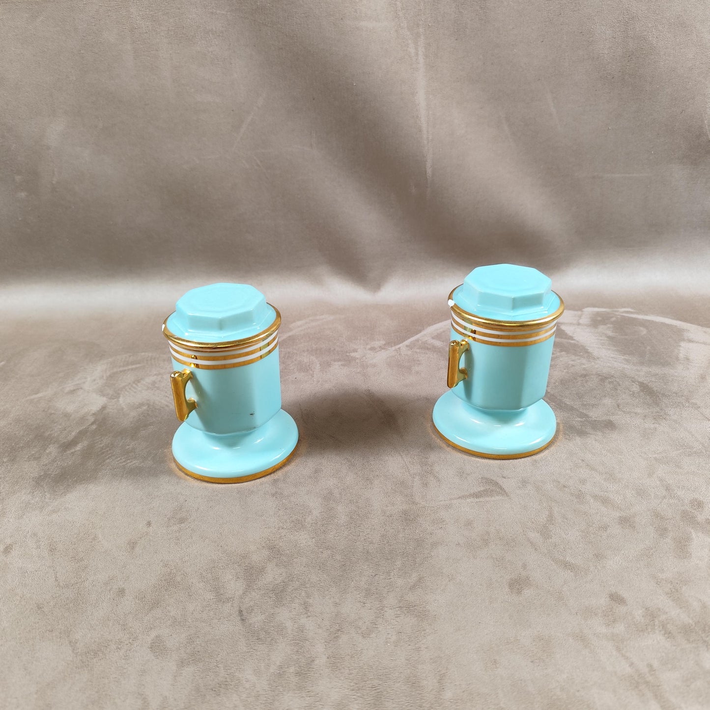 Lot de 2 filtres à Thé en porcelaine par Aluminite Made in France Vintage 1970