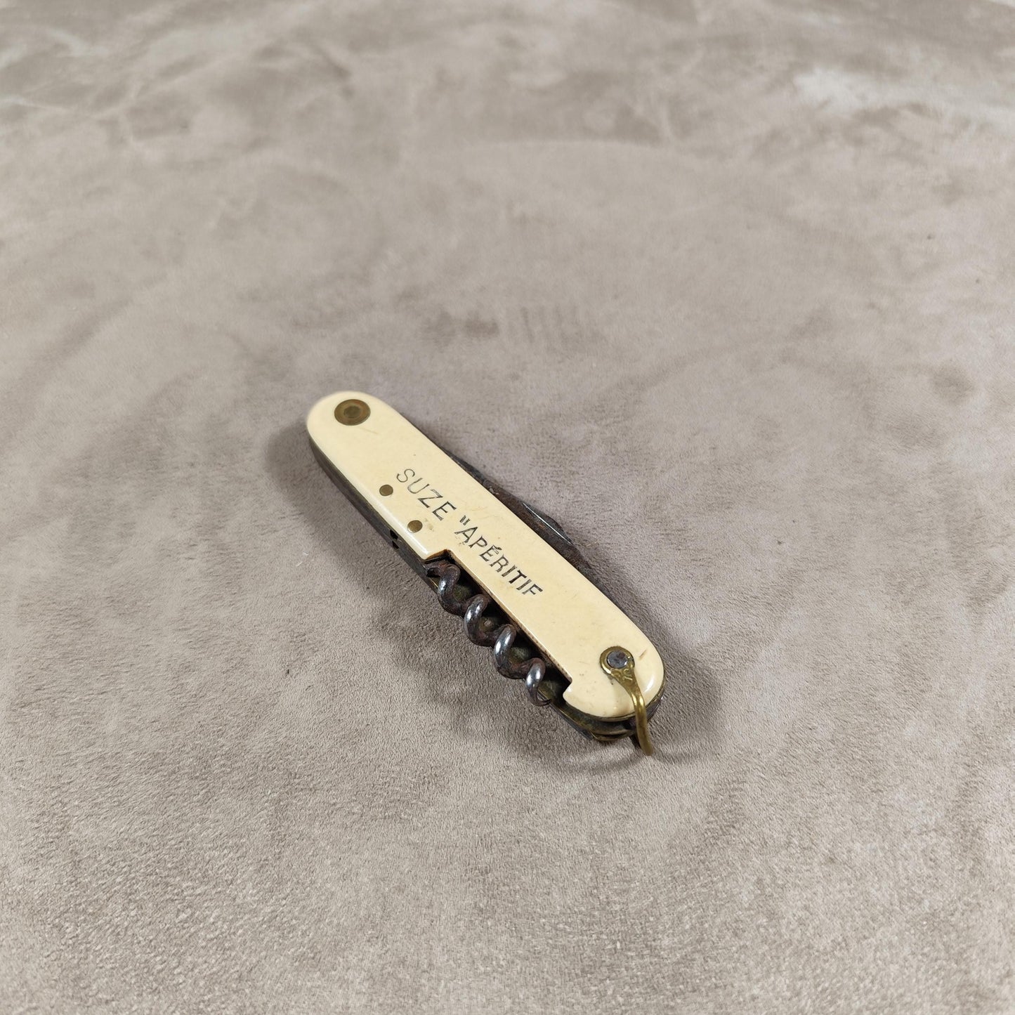 Couteau pliant Suze en métal et plastique Made in France Vintage 1960