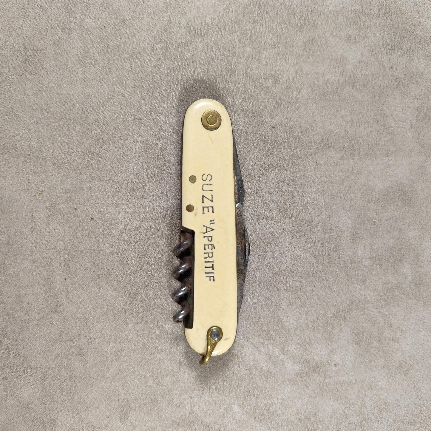 Couteau pliant Suze en métal et plastique Made in France Vintage 1960