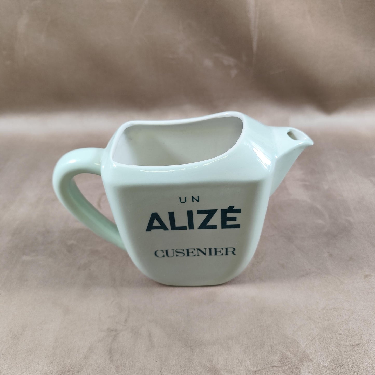Cruche publicitaire Alizé CUSENIER en faience Made in France Vintage 1970