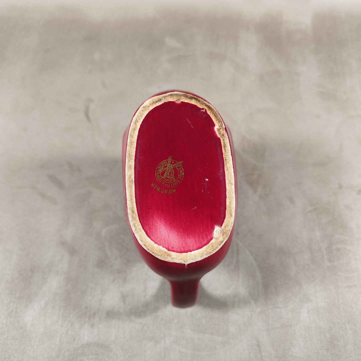 Pichet Whisky Johnnie Walker en céramique rouge par le Moulin des Loups Made in France Vintage 1970