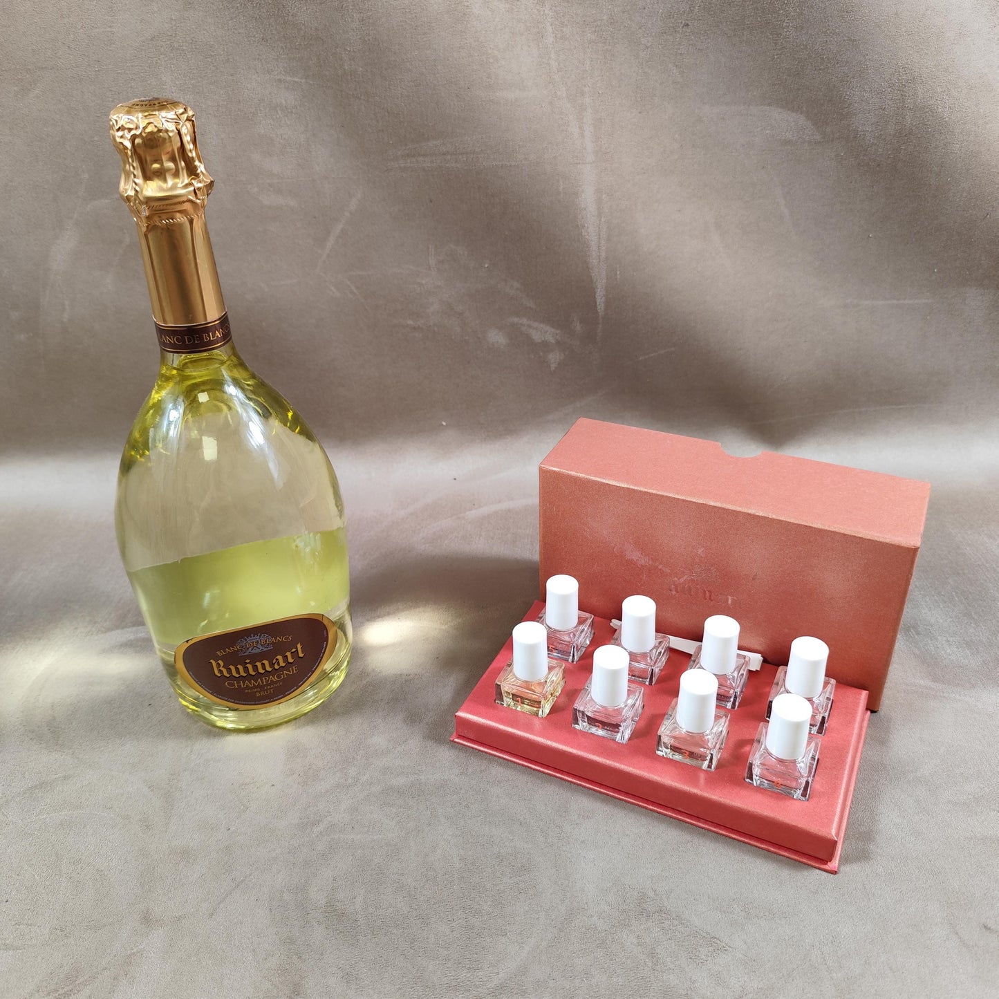 RARE Coffret Olfactif Ruinart complet comprenant 8 flacons de parfums Made in France