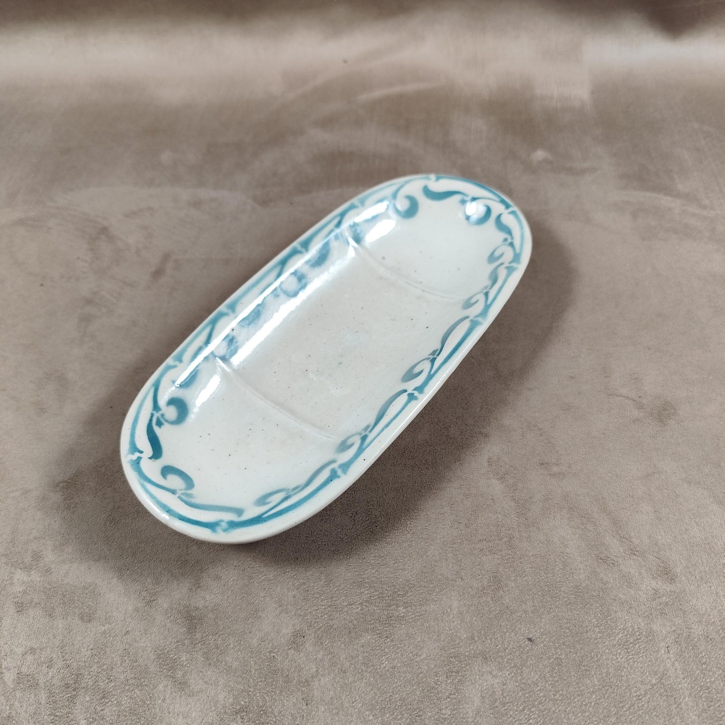 Porte savon en faïence par Keller et Guerin Made in France 1900