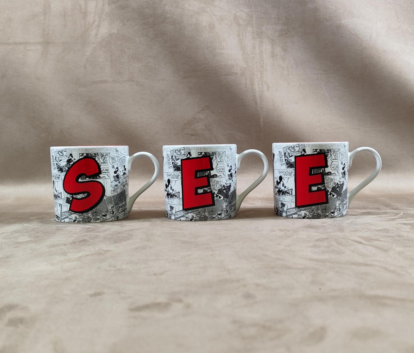 Lot de 3 mugs Disneyland Paris avec les lettres "S" E" "E" en faience à décor de Mickey