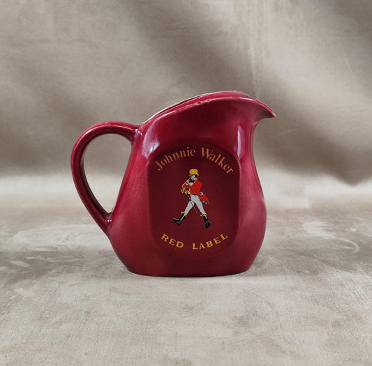 Pichet Whisky Johnnie Walker en céramique rouge par le Moulin des Loups Made in France Vintage 1970