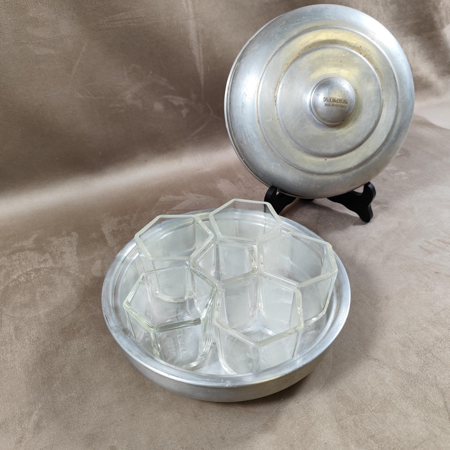 RARE Yaourtière YALACTA en aluminium avec 5 pots pour yaourt et 1 pot à ferment vintage made in France 1950