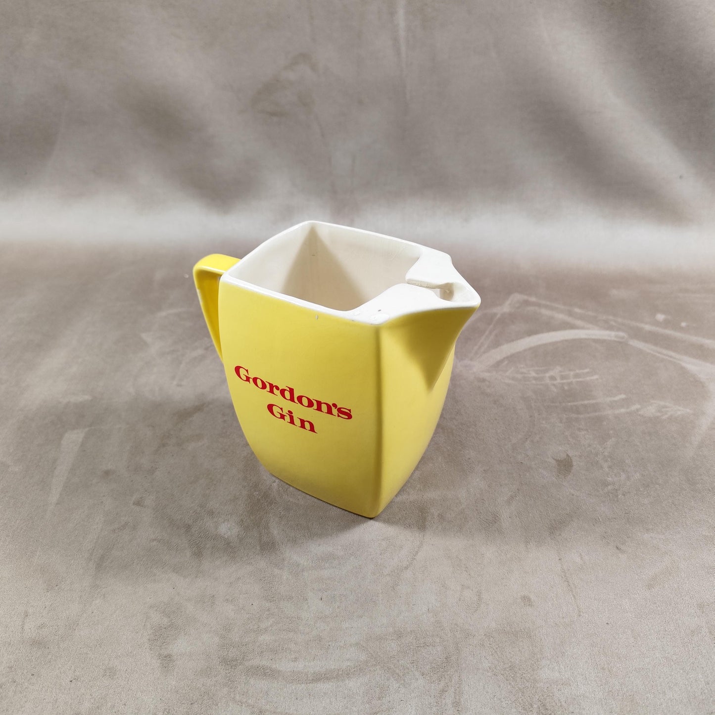 Cruche publicitaire Gordon's Gin en céramique Made in England Vintage 1980