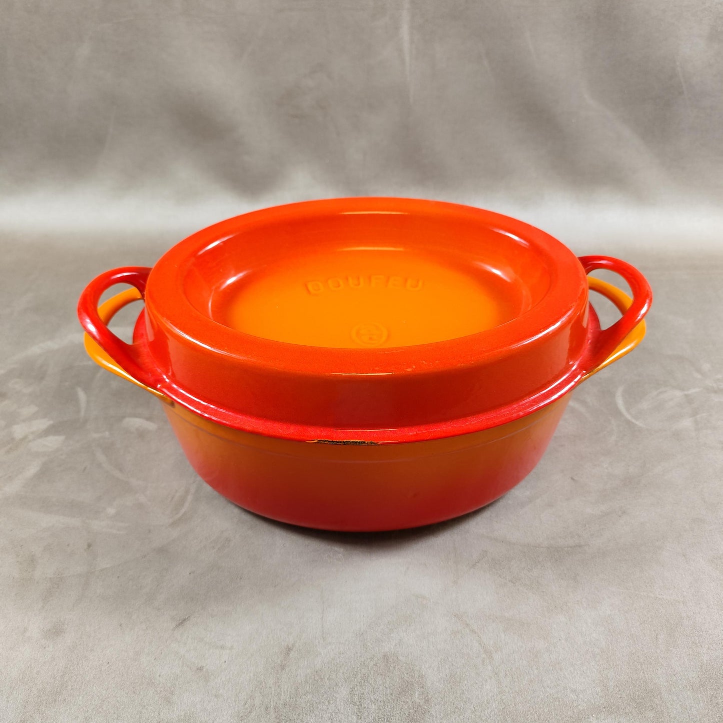 Cocotte DOUFEU en fonte émaillée orange Made in France Vintage 1970