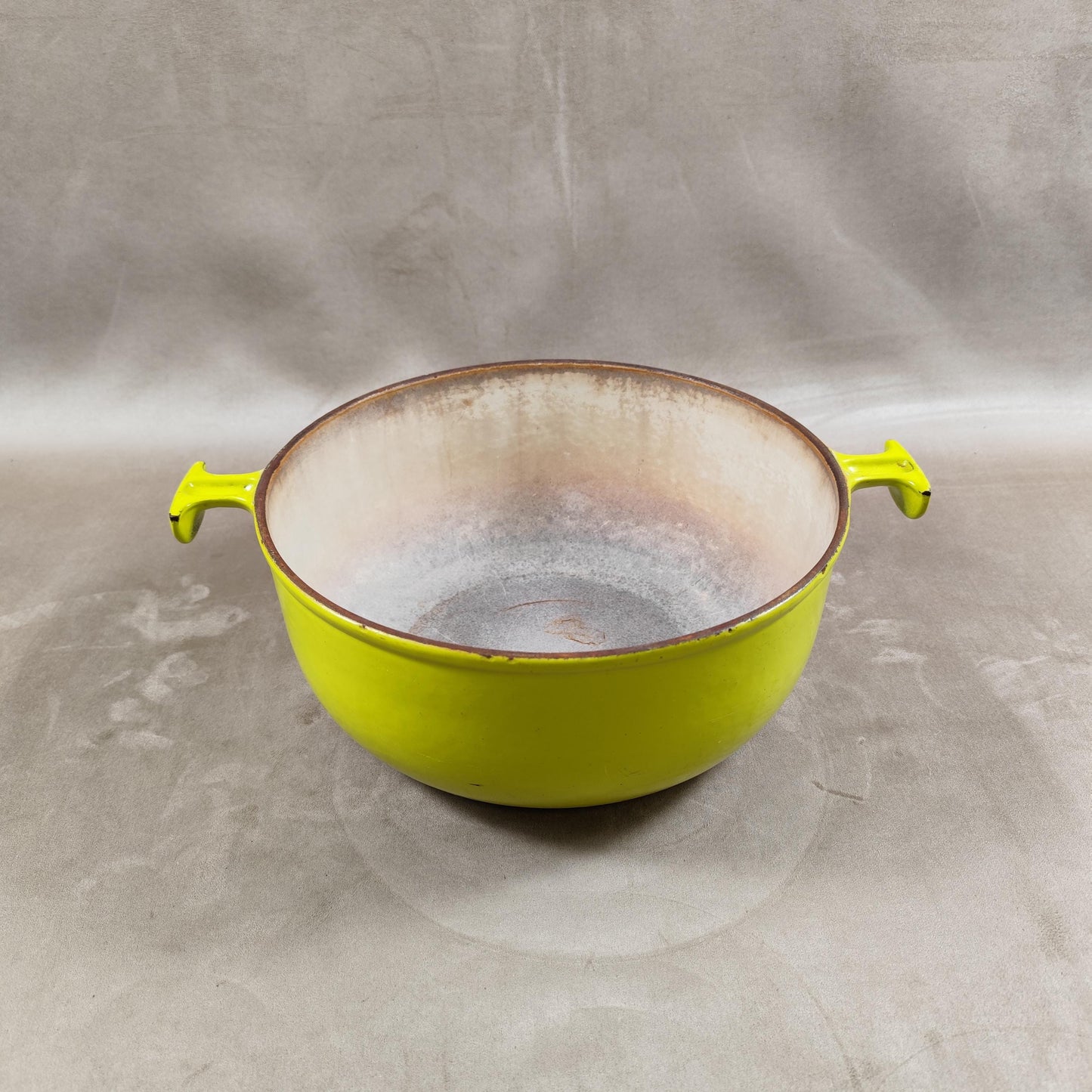 Plat LE CREUSET Enzo Mari en fonte émaillée jaune Made in France Vintage 1970
