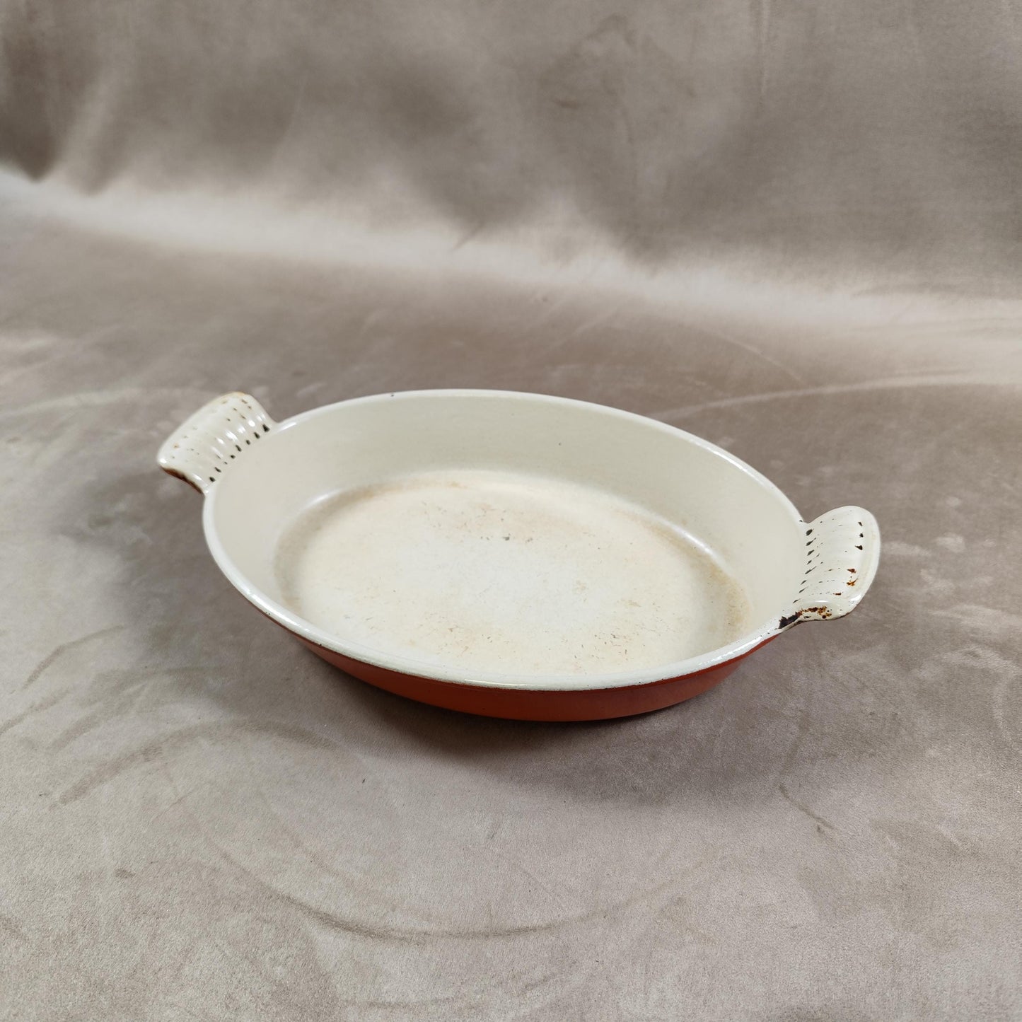 Plat en fonte émaillée orange Made in France Vintage 1970