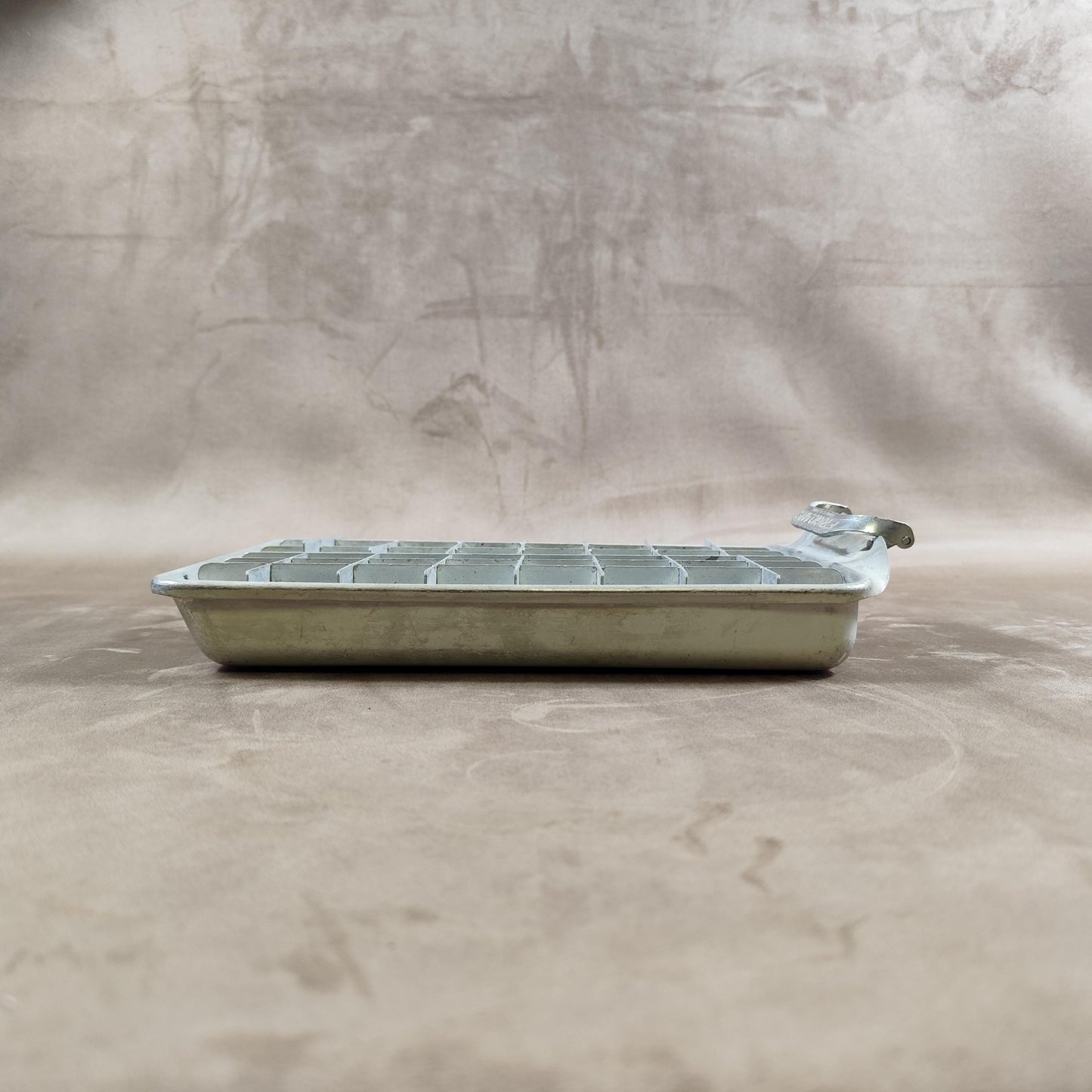 Bac à glaçons FRIGIDAIRE en alu Made in France Vintage 1950