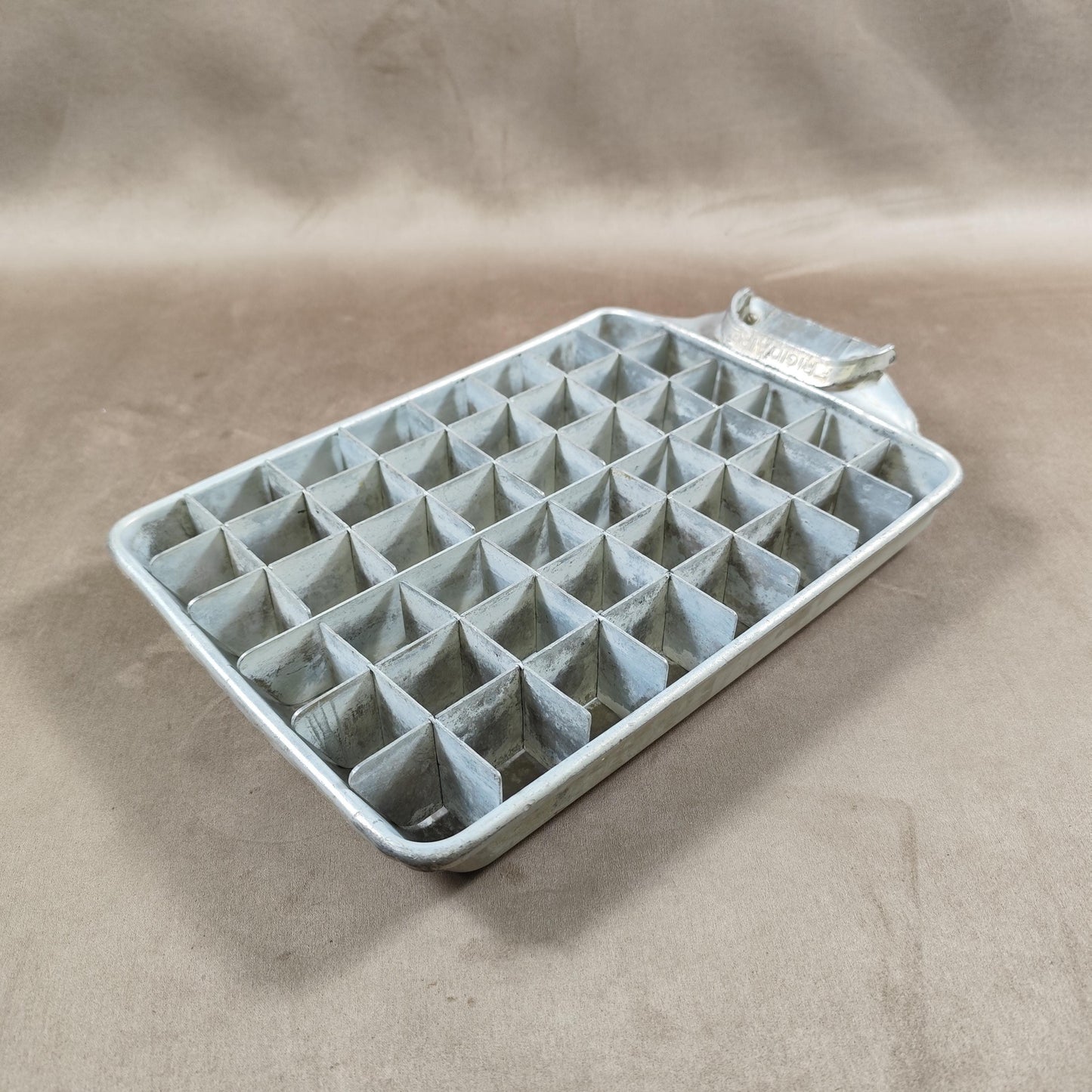 Bac à glaçons FRIGIDAIRE en alu Made in France Vintage 1950