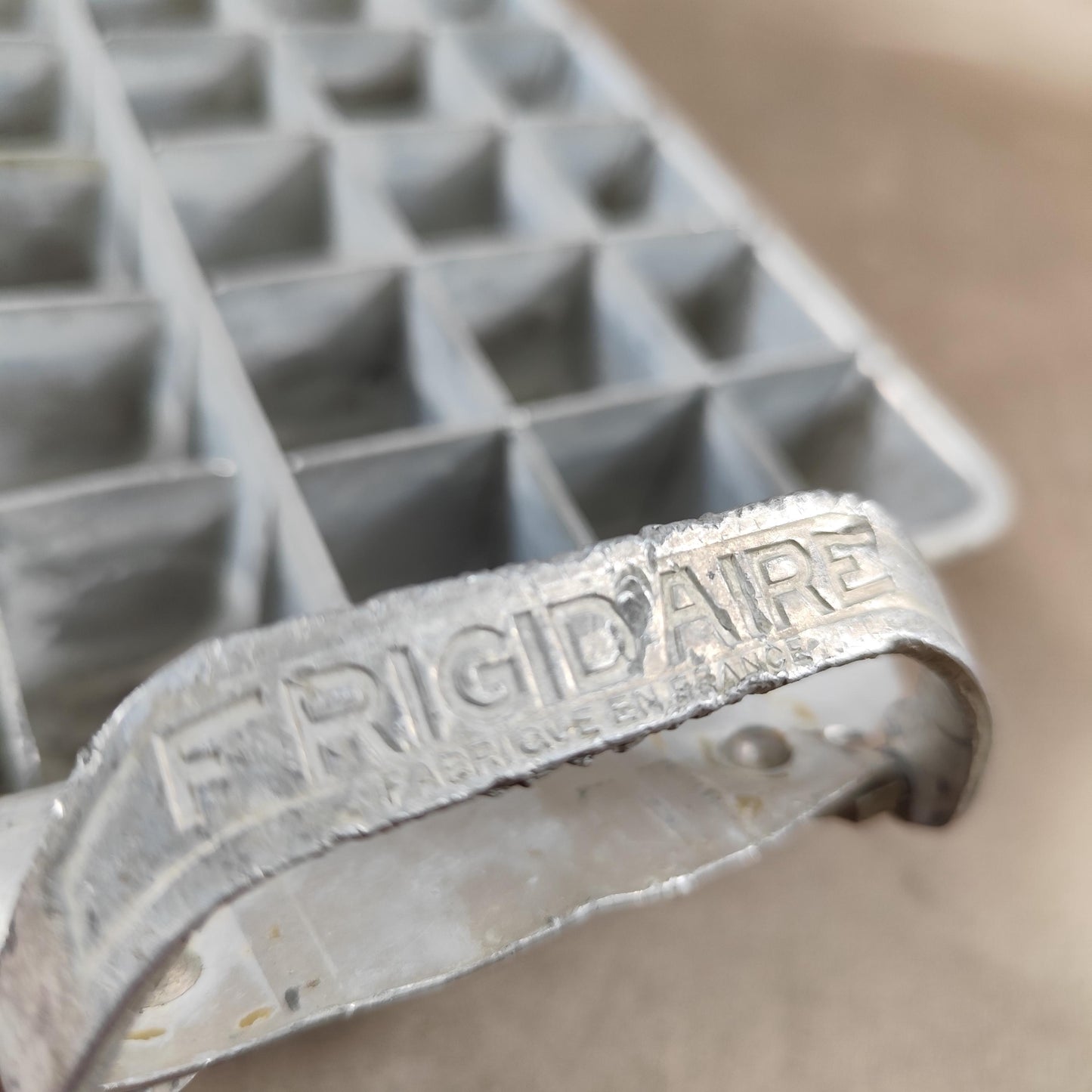 Bac à glaçons FRIGIDAIRE en alu Made in France Vintage 1950