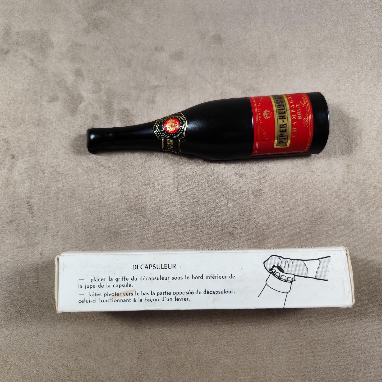 Décapsuleur, Ouvre bouteille Champagne Piper-Heidsieck en métal Made in France Vintage 1980