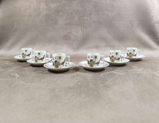 Service à cafe de 6 tasses et soucoupes à décor fleuri en Haute porcelaine du Berry par L.Lourioux 1950