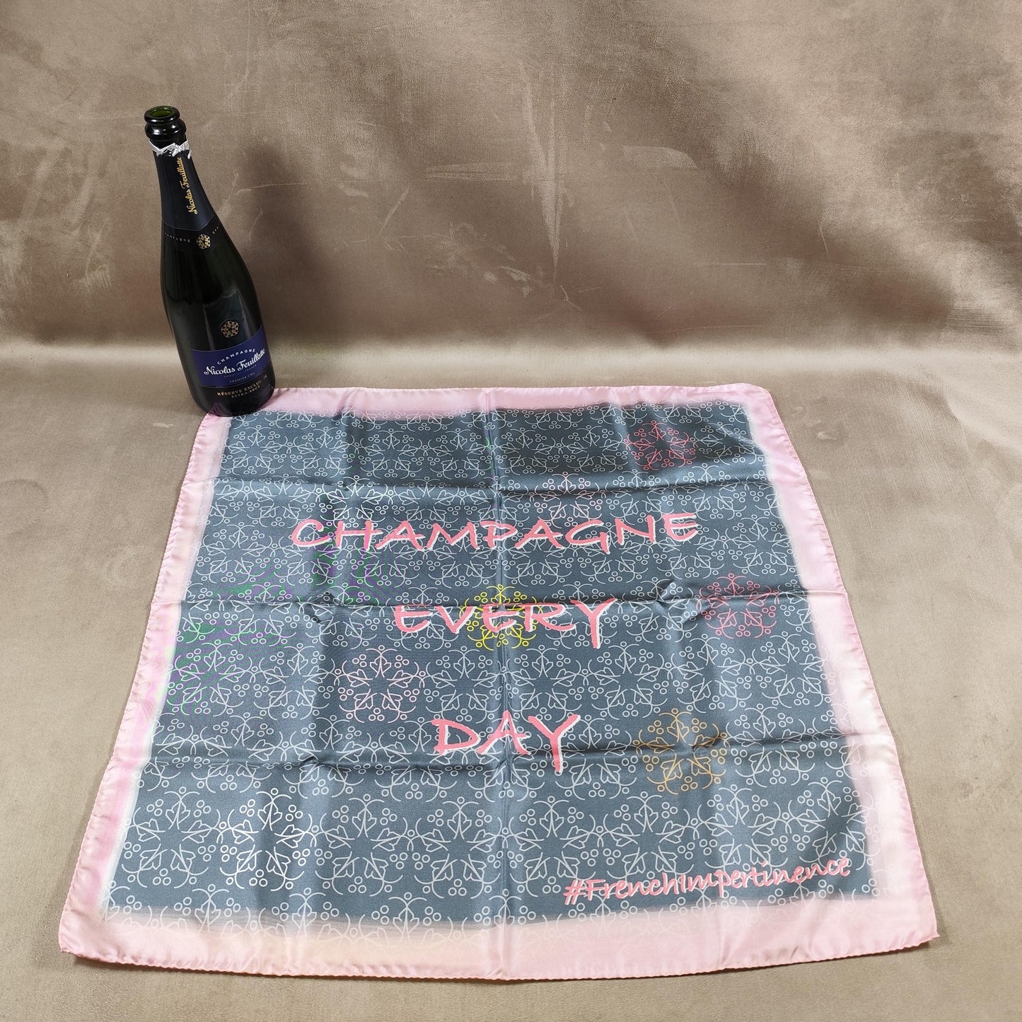 RARE Foulard en soie Champagne Nicolas Feuillatte Made in France Vintage 1980
