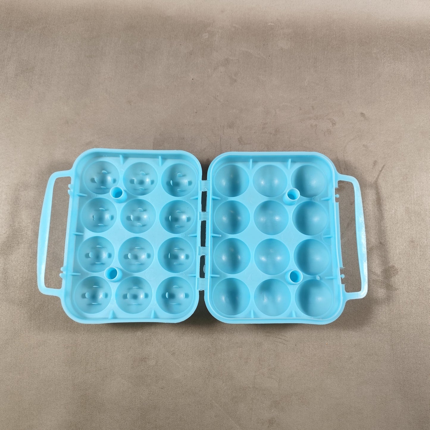 Boite à oeufs pour 12 oeufs en plastique bleu Syla Made in France Vintage 1970