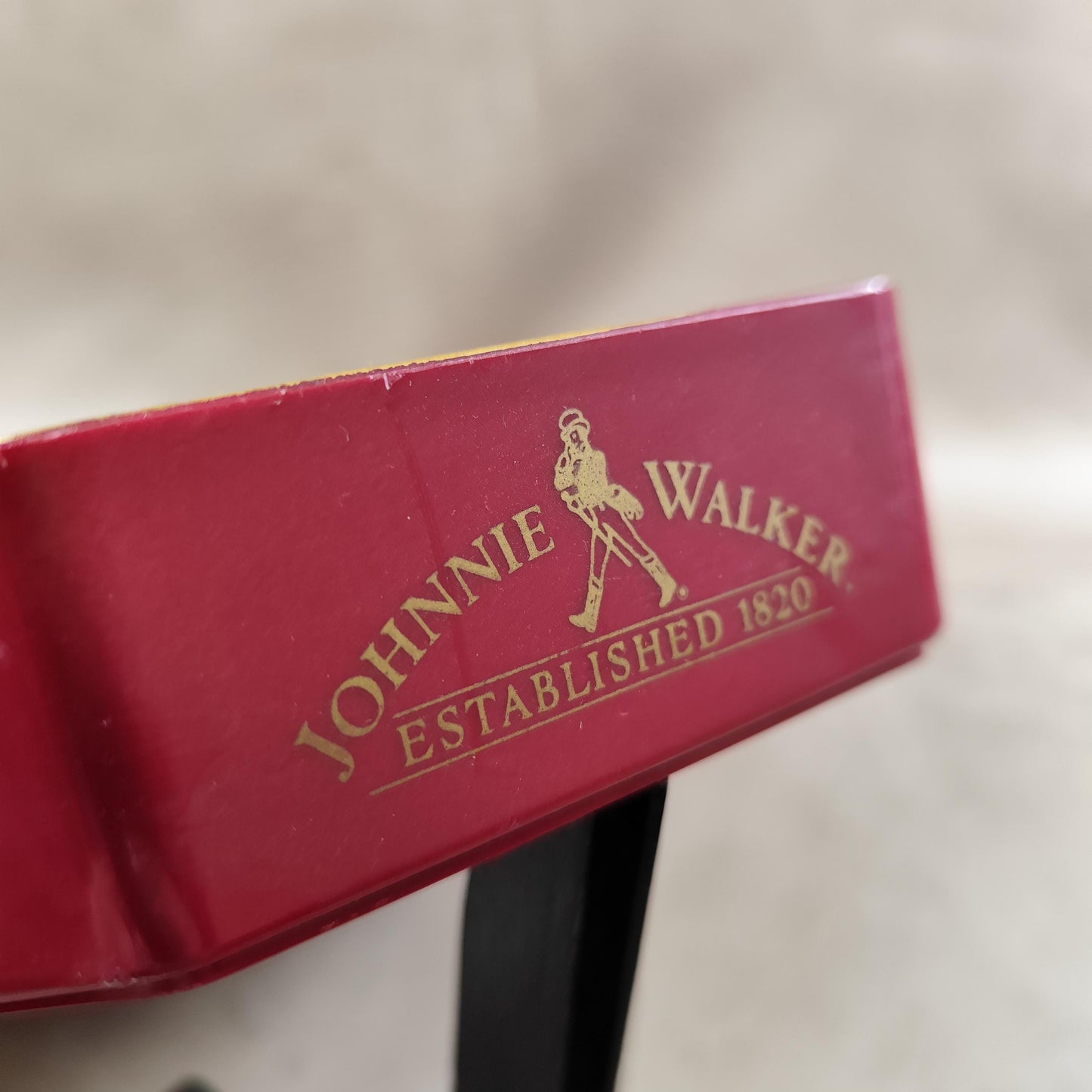 Plateau de Service Johnnie Walker en plastique rouge  Made in France Vintage 1980