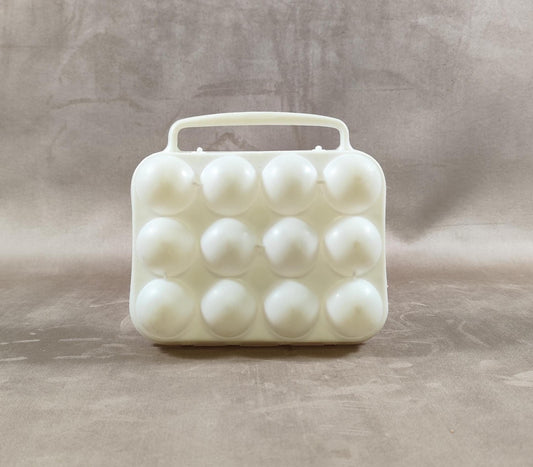 Boite à oeufs pour 12 oeufs en plastique blanc Made in France Vintage 1970