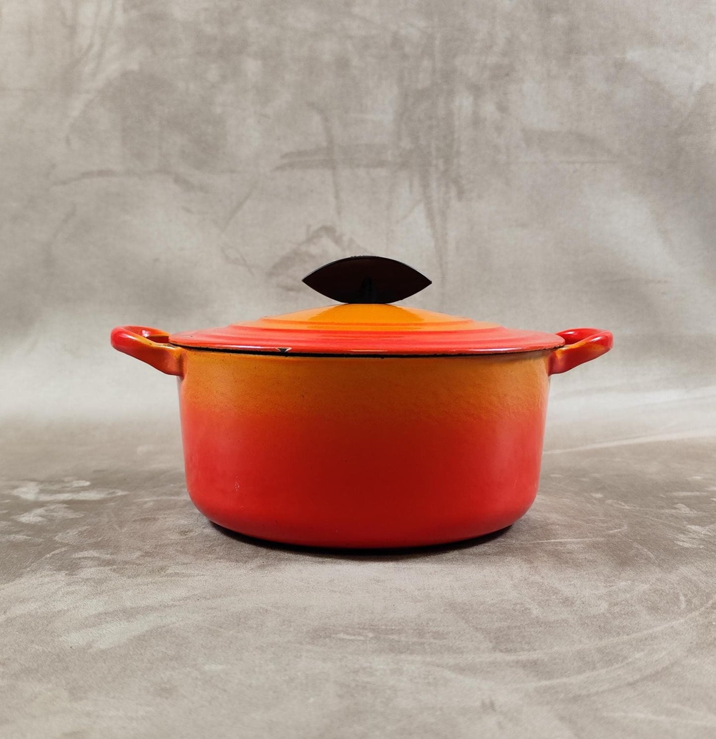 Cocotte LE CREUSET en fonte émaillée volcanique Made in France Vintage 1970