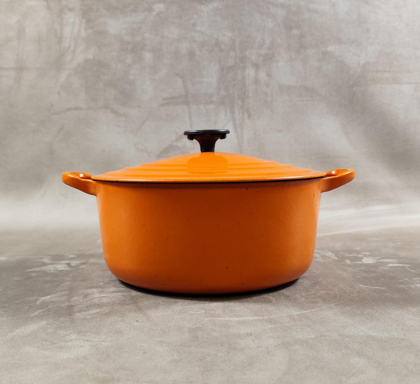Cocotte LE CREUSET en fonte émaillée orange Made in France Vintage 1980
