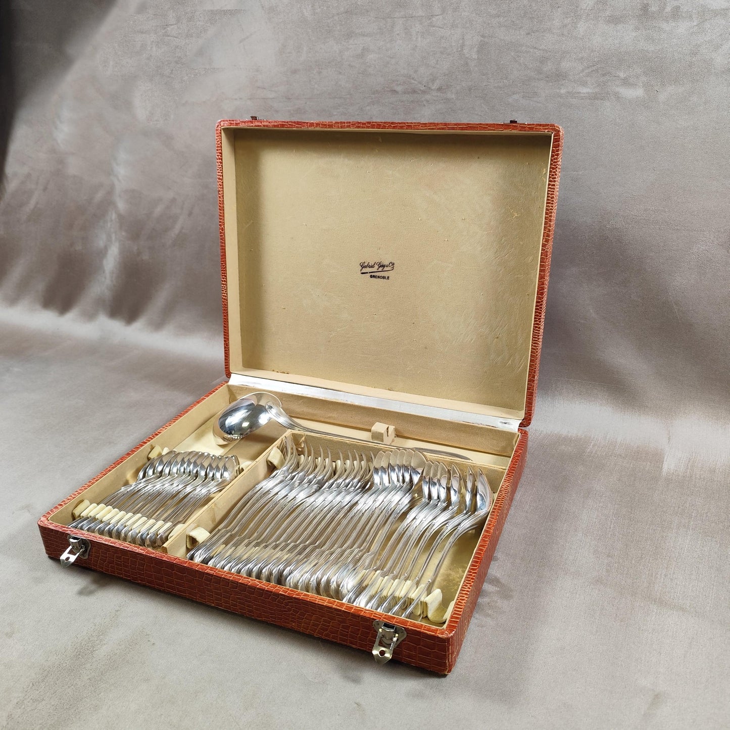 Ménagère 12 personnes 37 pièces SFAM Gabriel Gay Métal argenté Poinçon d'Orfèvre en écrin Vintage 1900