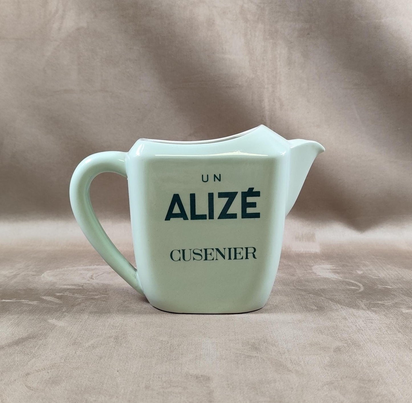 Cruche publicitaire Alizé CUSENIER en faience Made in France Vintage 1970
