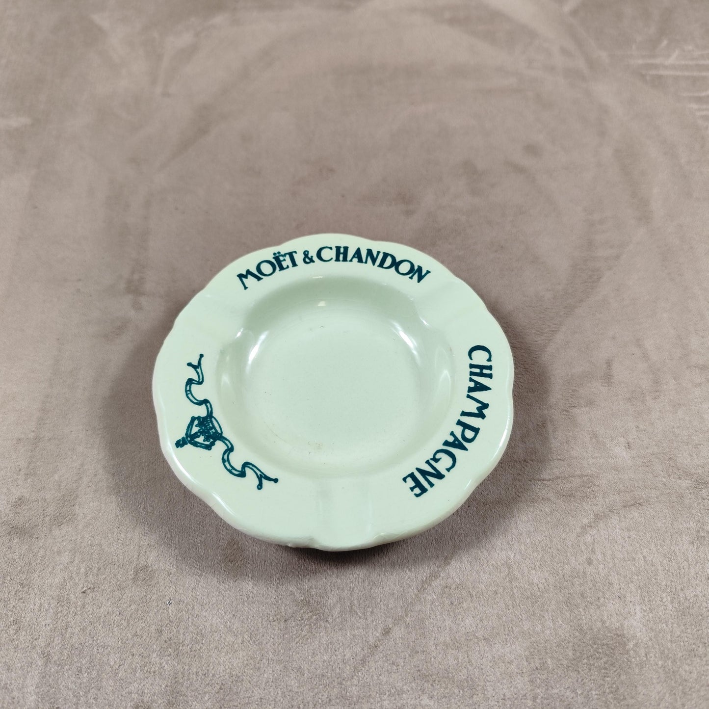 Cendrier champagne Moet & Chandon en faience verte Made in France Vintage 1960