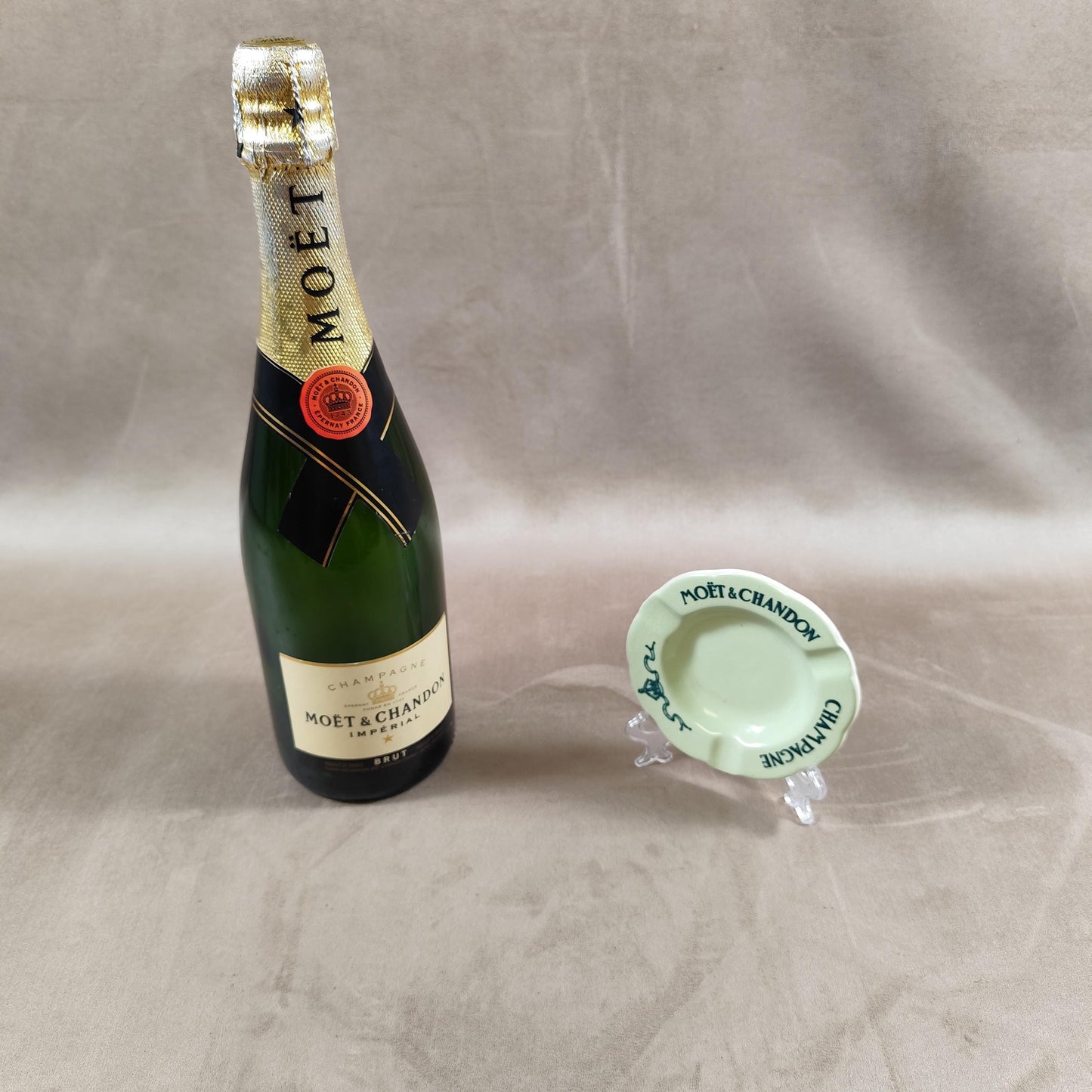 Cendrier champagne Moet & Chandon en faience verte Made in France Vintage 1960
