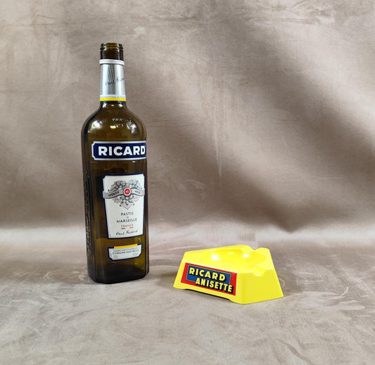 Cendrier de bar triangulaire publicitaire RICARD en plastique jaune Made in France Vintage 1960