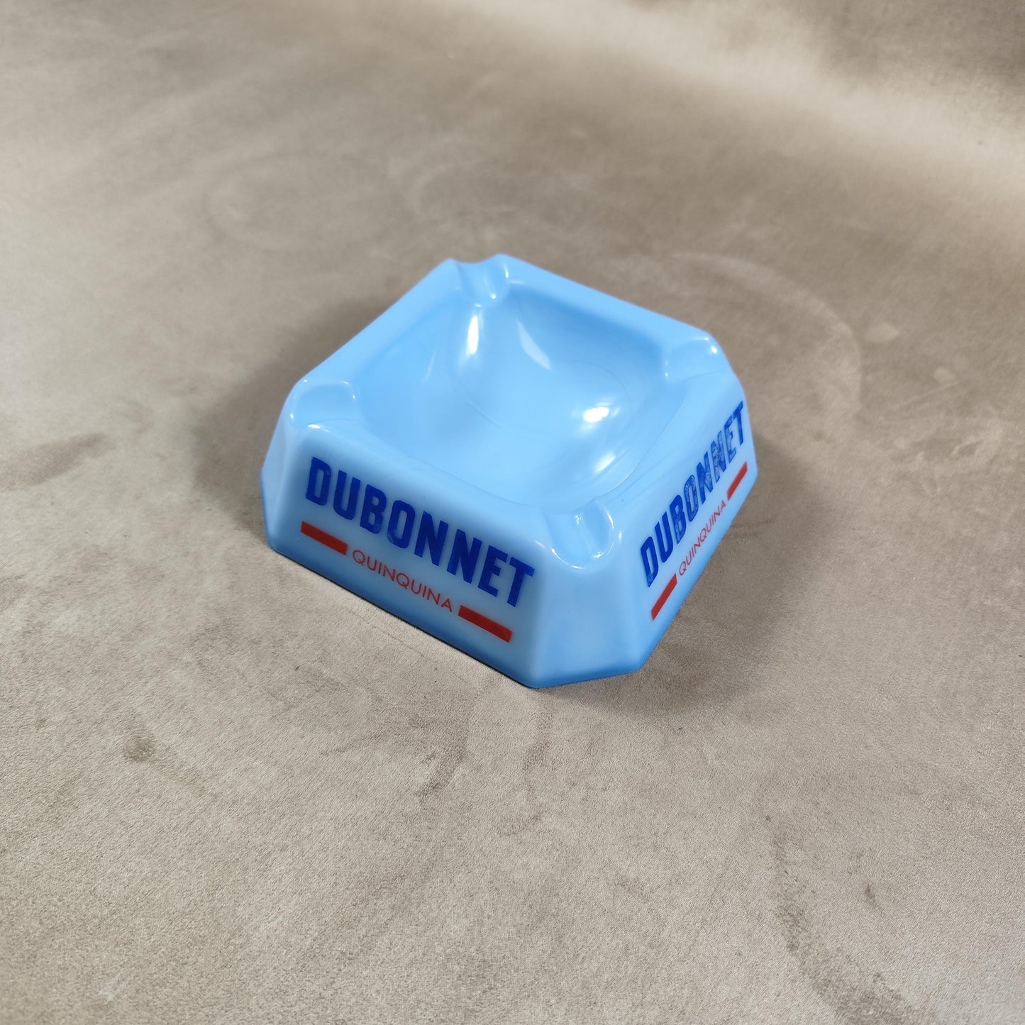 Cendrier publicitaire DUBONNET en verre bleu Made in France Vintage 1970